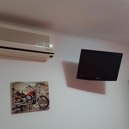 Hostal El Parque San Martin De La Vega Bagian luar foto