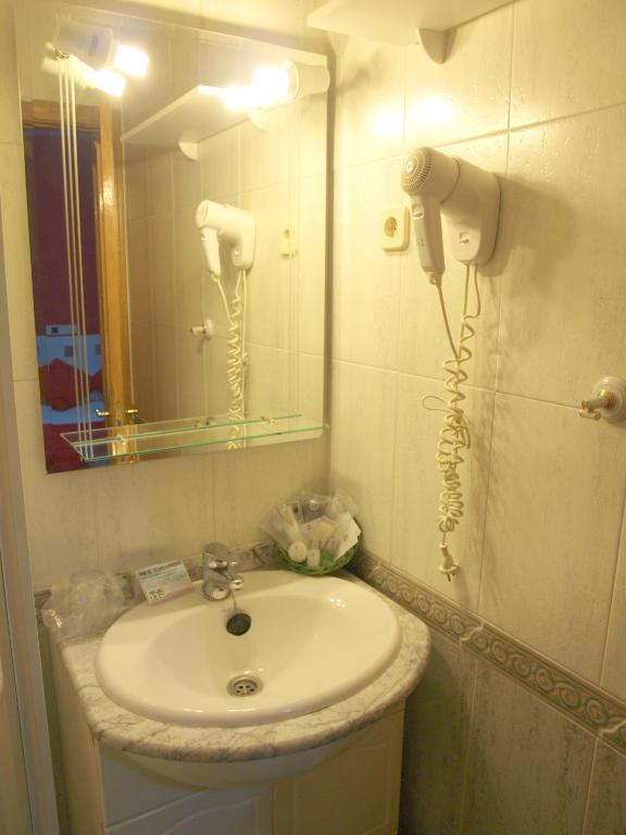Hostal El Parque San Martin De La Vega Bagian luar foto