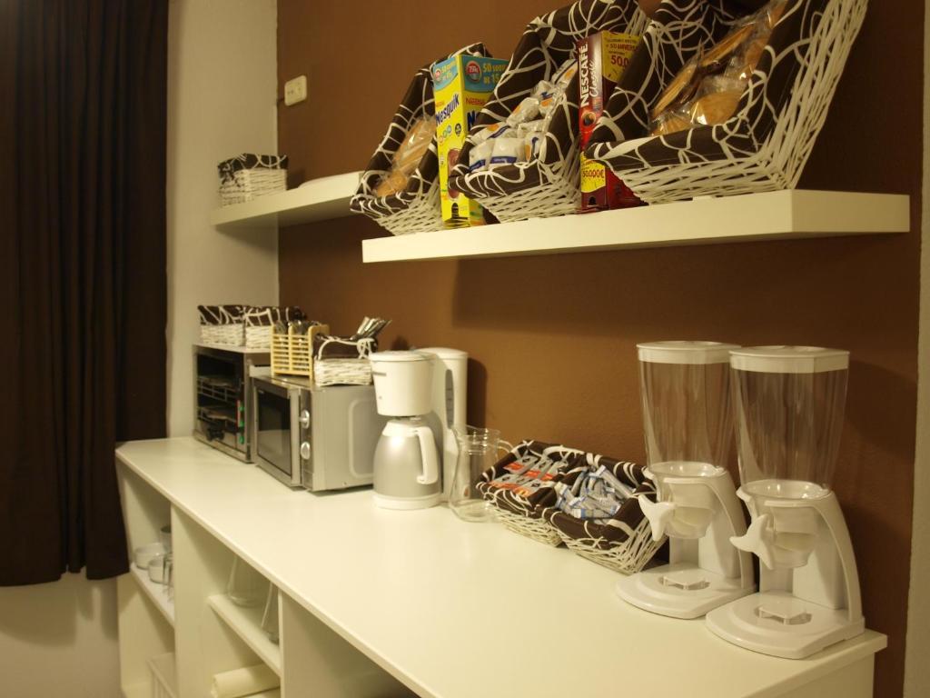 Hostal El Parque San Martin De La Vega Bagian luar foto